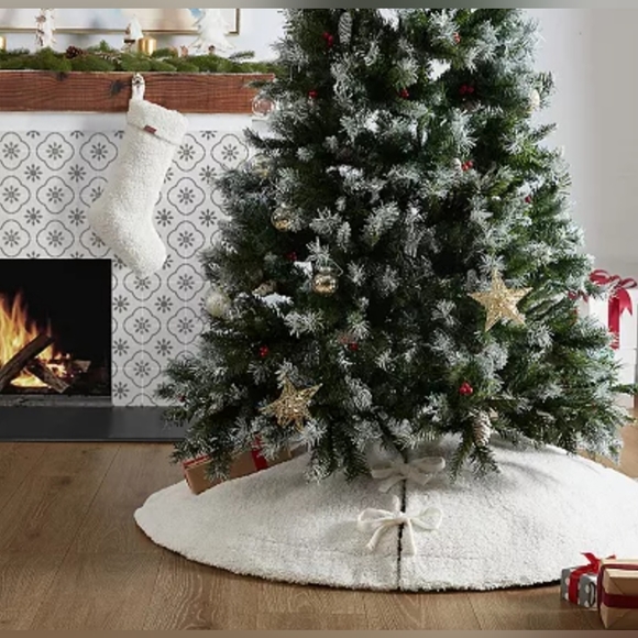 UGG Holiday Sale Nwt Koolaburra By Ugg Christmas Tree Skirt Poshmark